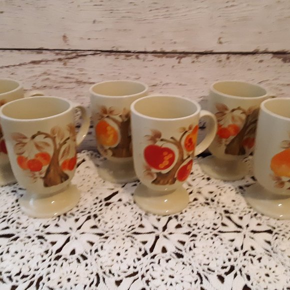 Retro 1960's - 6 Pedestal Mugs -  Peaches,  Apples, Cherries - Pop Art Design! - Picture 1 of 3
